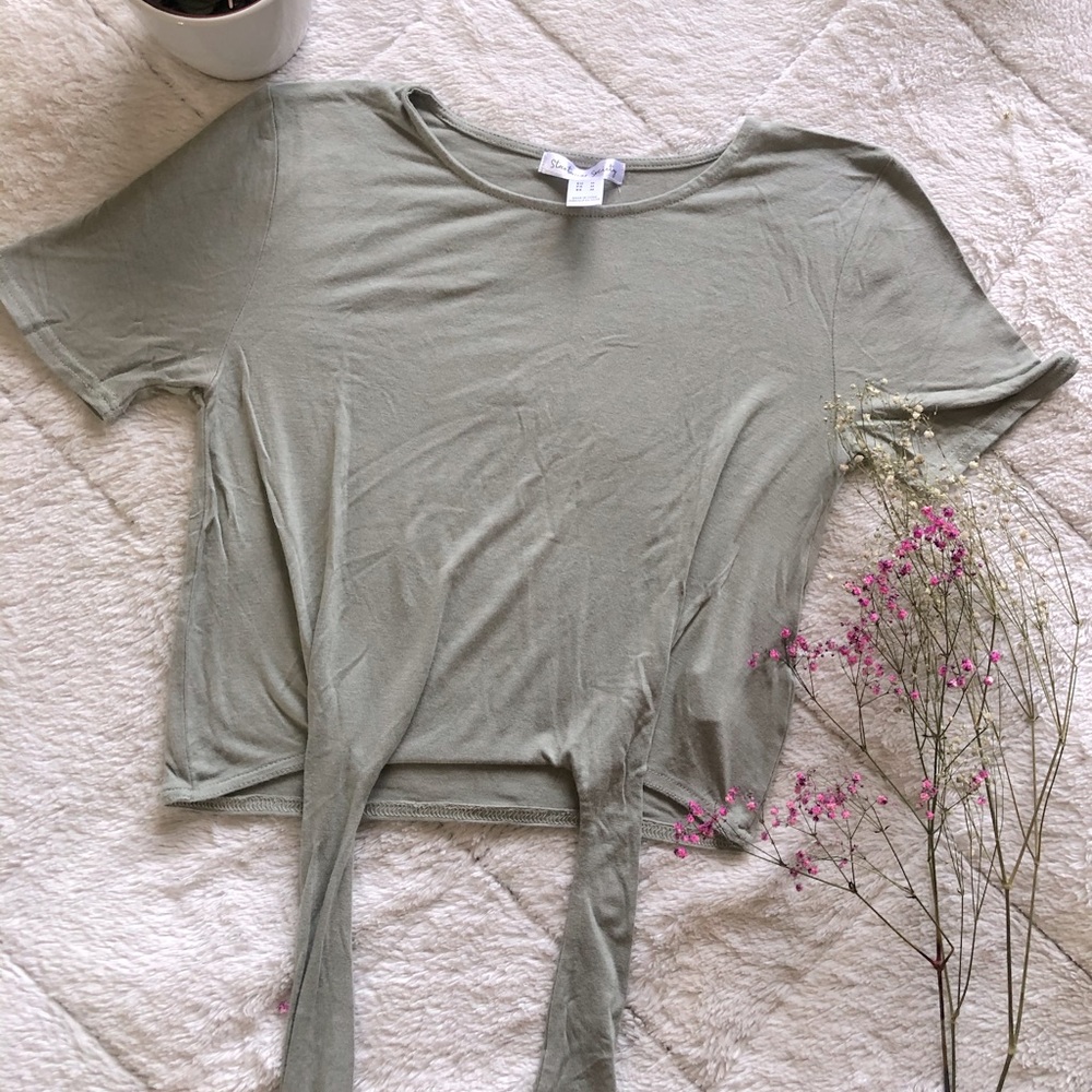 2 for 25❗️Tie-Front Crop Top